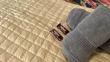 1 dormitorio, tabla de planchar con plancha, wifi y ropa de cama