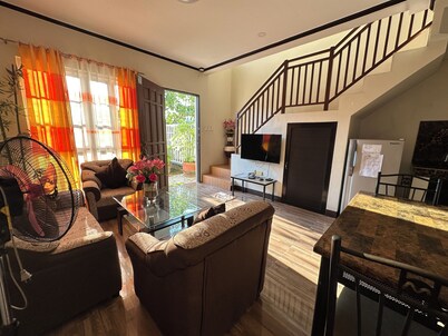 (B) Explore Batangas: Comfortable Townhouse