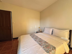 2 habitaciones, escritorio, tabla de planchar con plancha y wifi gratis 