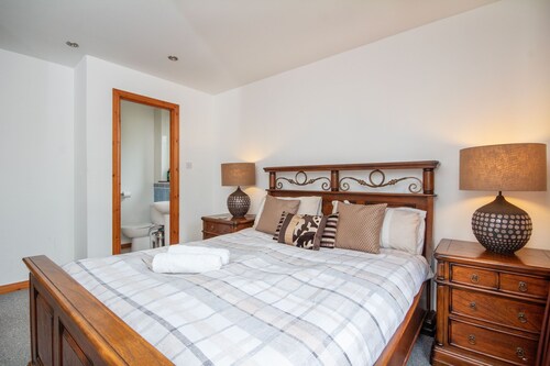 Boutique Four Bed Holiday Home in Inverness