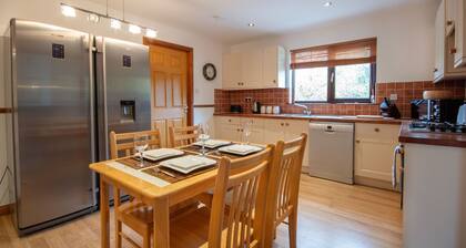 Boutique Four Bed Holiday Home in Inverness