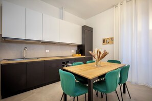 Fridge, oven, stovetop, dishwasher - Roma Borghese - Your Holiday Home in the elegant heart of Rome (Roma)