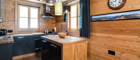 Frigorifero, forno, piano cottura, lavastoviglie