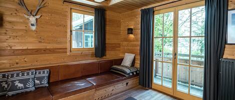 TV, fireplace, video games, DVD player