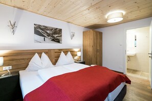 11 bedrooms, iron/ironing board, free WiFi