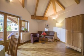 Smart TV - Pleasing Apartment in Kaltenbach near Ski Area (Kaltenbach)