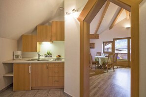 Fridge, microwave, stovetop