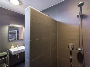 Shower - Holiday Home Brixen near Skiwelt Slopes (Brixen im Thale)