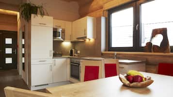 Réfrigérateur, micro-ondes, plaque de cuisson, lave-vaisselle