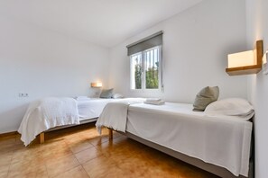 2 quartos, ferros/tábuas de passar roupa, Wi-Fi de cortesia