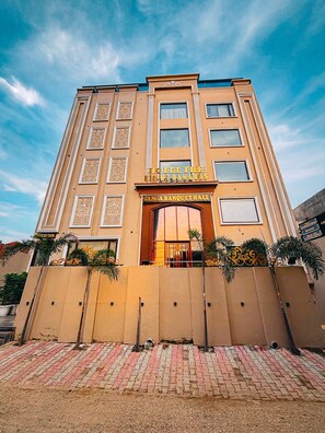 Front of property - Hotel The Rising Banaras (Varanasi)