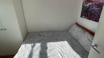 1 bedroom, internet, bed sheets