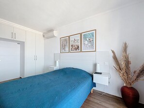 2 bedrooms, iron/ironing board, free WiFi
