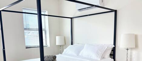 3 عدّة غرف نوم ومكواة/لوح كي وواي فاي وملاءات أسرّة