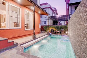 Quarto luxo, para não fumantes, vista para o jardim | Piscina particular