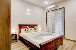 Deluxe Room, Non Smoking, Garden View - Elivaas Irene Jade 3BHK Pvt Pool Garden with Balconies (Mawal)