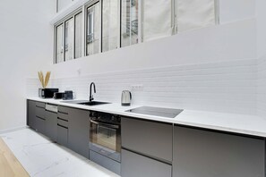 Fridge, microwave, oven, stovetop