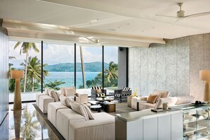 43-inch Smart TV with digital channels, table tennis, books - Villa Zai (Karon)