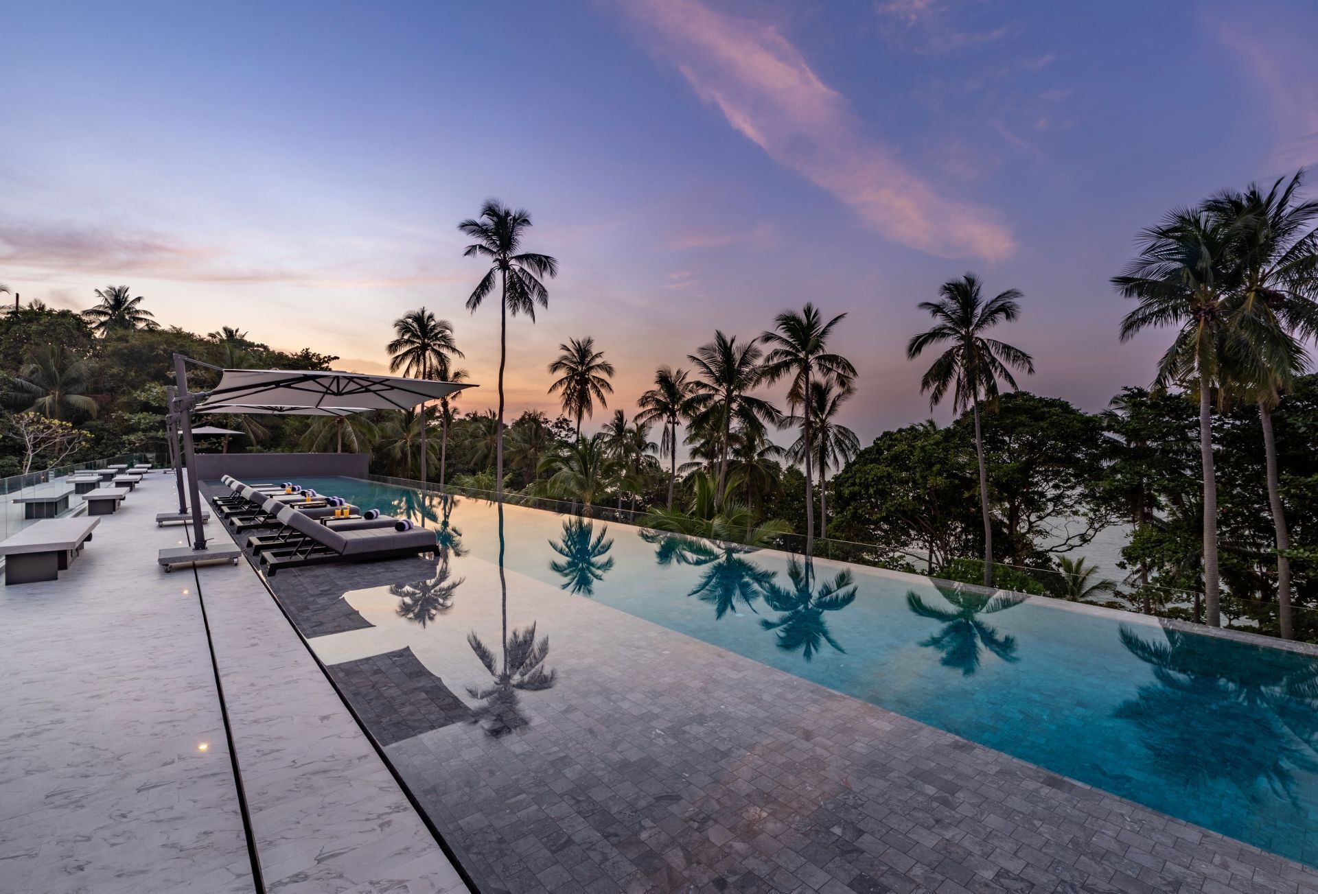 2 outdoor pools, pool umbrellas, sun loungers