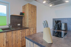 Fridge, oven, stovetop, dishwasher - Apartment in Brixen near Ski Welt (Brixen im Thale)