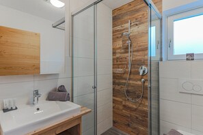 Unclassified image, 5 of 38, button