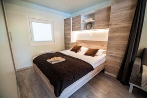 Mobile Home (Tree House)