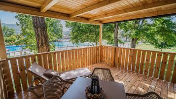 Mobil Karavan (Tree House) | Teras/patio