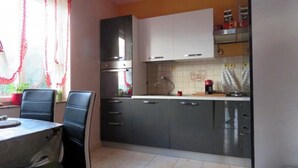Leilighet (One Bedroom Apartment with Balcony 1) | Eget kjøkken | Kjøleskap