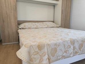 Apartment (One Bedroom Apartment with Balcony 3) | 3 bedrooms, cots/infant beds - Serene Barbat Escape With Just Minutes From the Beach (Rab)