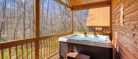 Outdoor spa tub