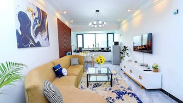 Appartement Affaires, balcon, vue ville | Coin séjour | TV connectée de 42 pouces avec chaînes numériques