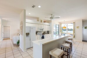 Kühlschrank, Ofen, Herdplatte, Geschirrspüler