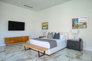 5 bedrooms, iron/ironing board, travel crib, free WiFi - Rancho Mirage Oasis w/ Pool, Hot Tub, Bocce, Putting Green, & Firepit (Rancho Mirage)