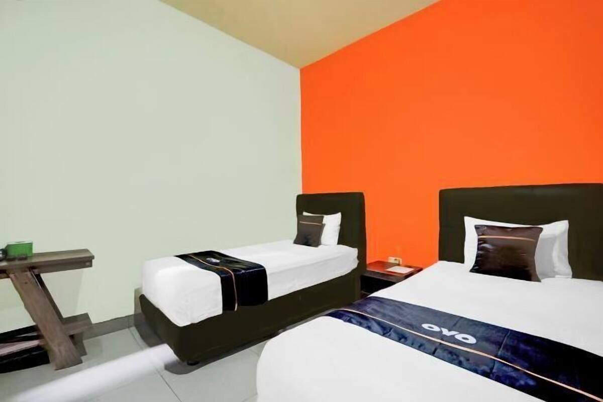 Desk, free WiFi, bed sheets