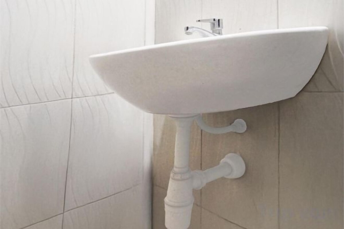 Sturta, handklæði, sápa, sjampó