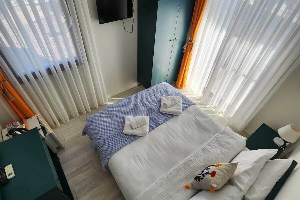 Habitación doble, patio, vista al jardín | Wifi gratis