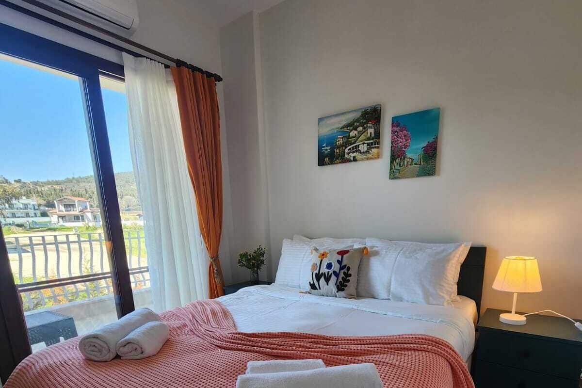 Habitación doble, vista parcial al mar | Wifi gratis