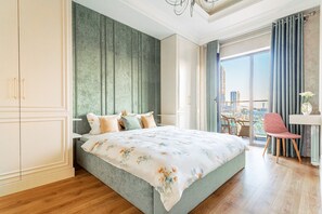 1 quarto, cofres nos quartos, ferros/tábuas de passar roupa