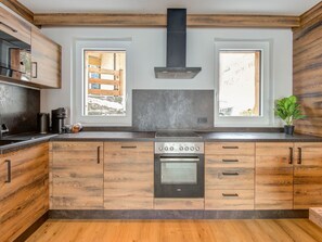 Kühlschrank, Ofen, Herdplatte, Geschirrspüler