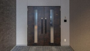 A double door with a metallic finish and a touch sensor on the right side. - STATION INN THE URASHIMA (Onomichi)