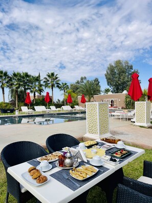 Free daily continental breakfast  - Le Domaine Du Douar (Marrakech)
