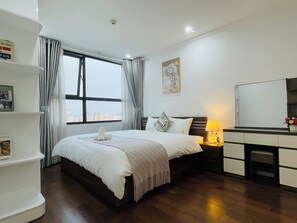 3 sovrum, värdeförvaringsskåp på rummet och skrivbord