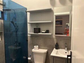 Dusche, Handtücher, Seife, Shampoo