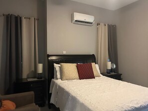 2 多间卧室、客房内保险箱、办公桌、熨斗/熨衣板