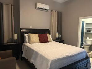 2 Schlafzimmer, Zimmersafe, Schreibtisch, Bügeleisen/Bügelbrett
