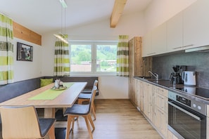 Kühlschrank, Ofen, Herdplatte, Geschirrspüler