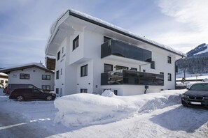 Exterior - Apartment Brixen near Ski Lift (Brixen im Thale)