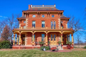 Exterior - The Windmill Suite at Pella Mansion (Pella)