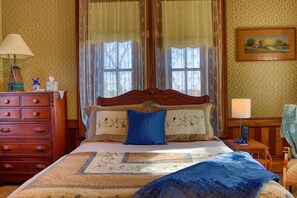 1 bedroom, iron/ironing board, WiFi, bed sheets - The Windmill Suite at Pella Mansion (Pella)