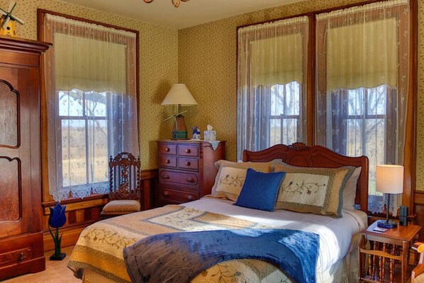 1 bedroom, iron/ironing board, WiFi, bed sheets - The Windmill Suite at Pella Mansion (Pella)